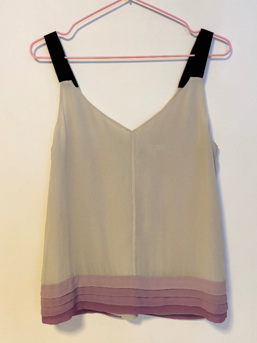 Banana Republic Business Casual V Neck Tank Top Blouse Tan Purple Womens Size XS